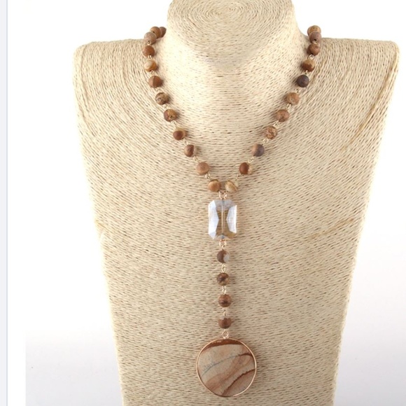 Momani Boutique Jewelry - A BEAUTIFUL NATURAL STONE & GLASS NECKLACE